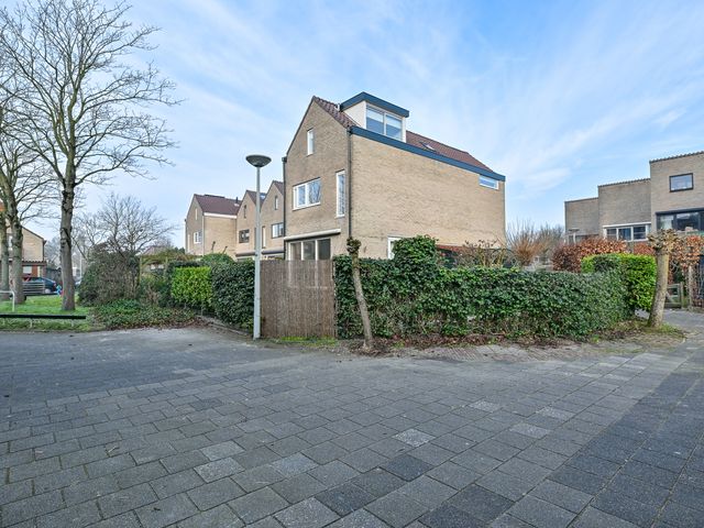 Bloemgaarde 53, Castricum