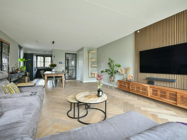 Laan van Tudor 271, Hoofddorp