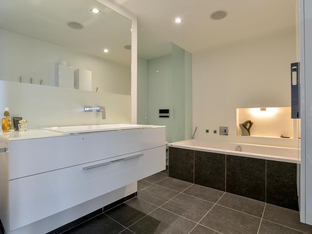 Salviabeemd 39H, Maastricht