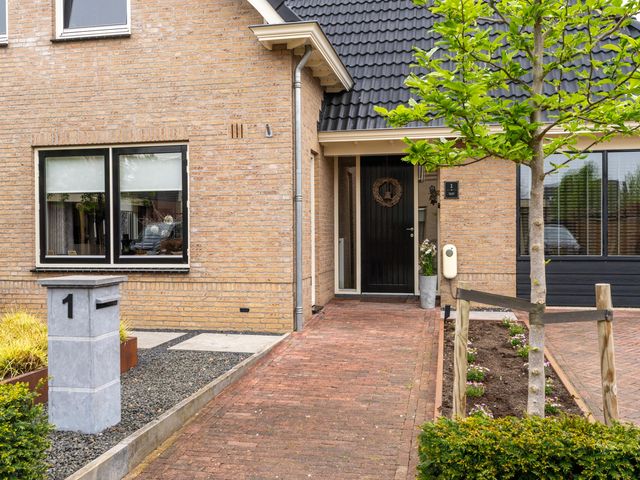 Hugo De Grootstraat 1, Poederoijen