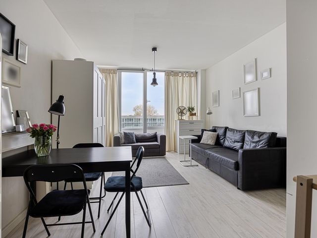 Bos en Lommerplantsoen 25B, Amsterdam