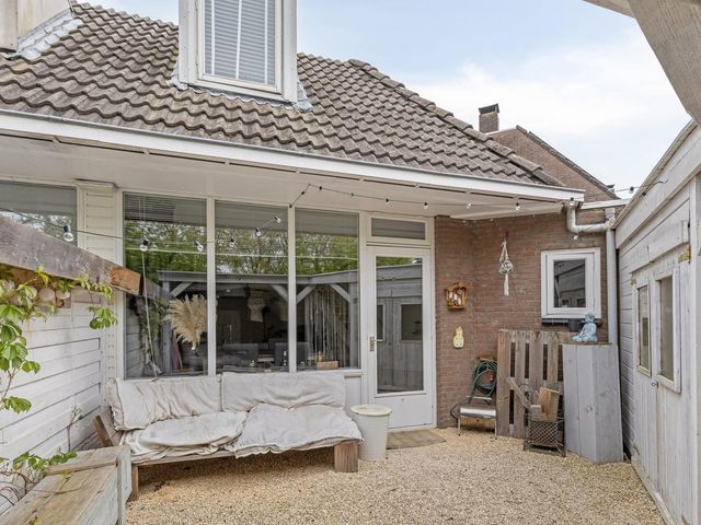 Dolomietdijk 1, Roosendaal