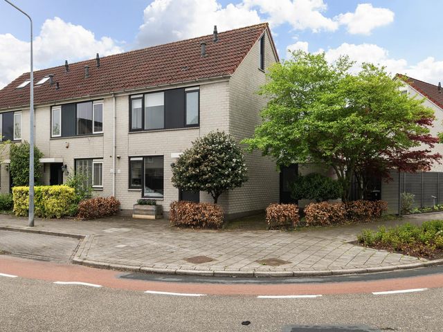 Smaragd 23, Hoorn
