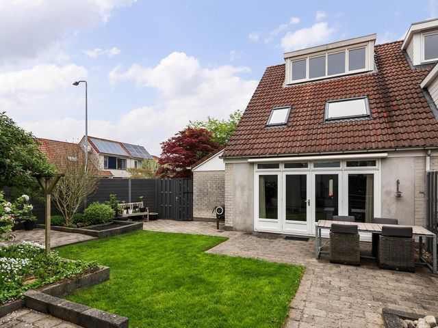 Smaragd 23, Hoorn