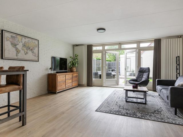 Smaragd 23, Hoorn