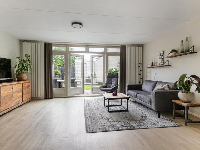 Smaragd 23, Hoorn