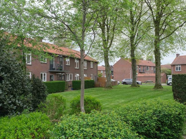 Resedastraat 11 1, Hengelo