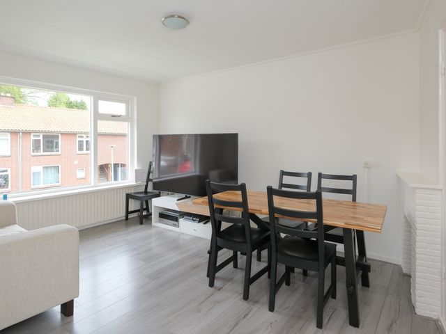 Resedastraat 11 1, Hengelo