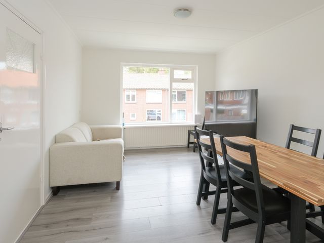 Resedastraat 11 1, Hengelo