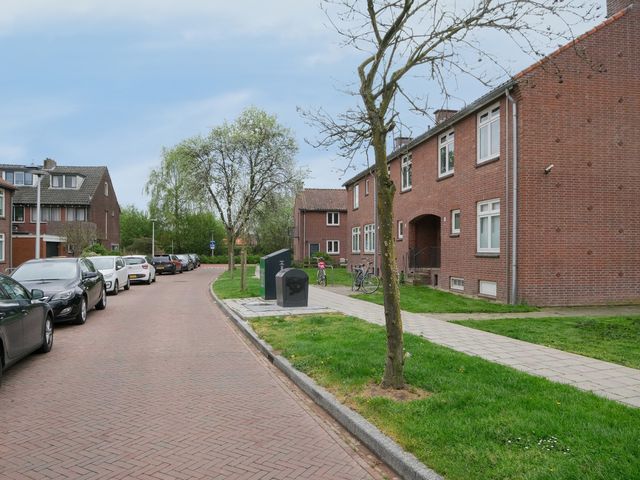 Resedastraat 11 1, Hengelo
