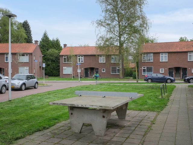 Resedastraat 11 1, Hengelo