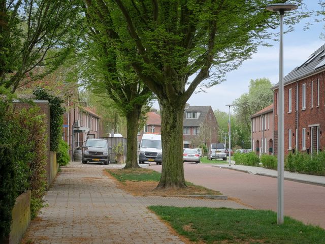 Resedastraat 11 1, Hengelo