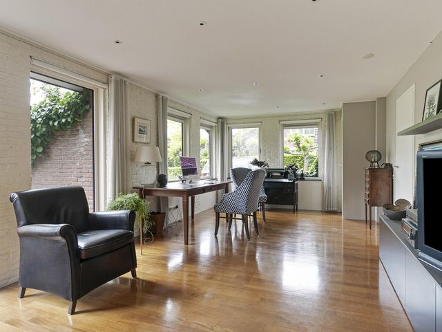 Lijster 24, Maasdam