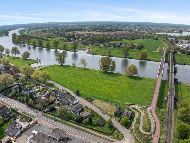 Maasdijk 18, Mook