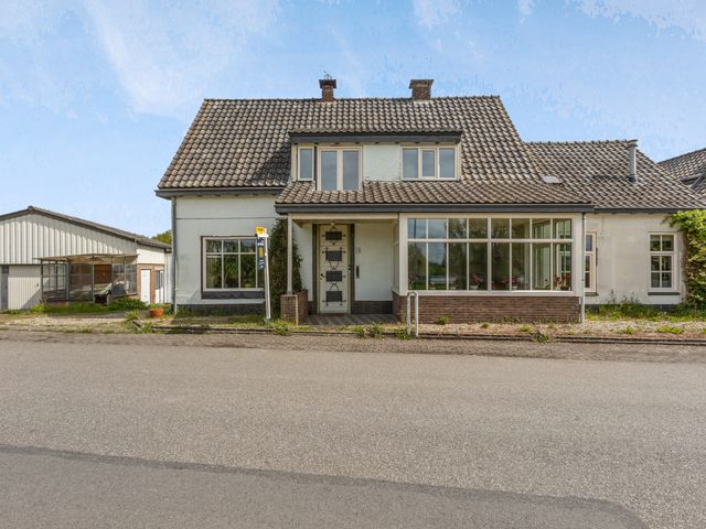 Maasdijk 18, Mook