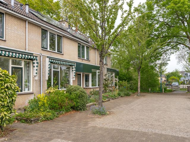 Phia Berghoutlaan 29, Oegstgeest
