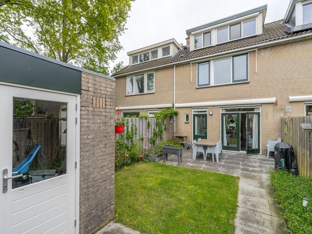 Phia Berghoutlaan 29, Oegstgeest