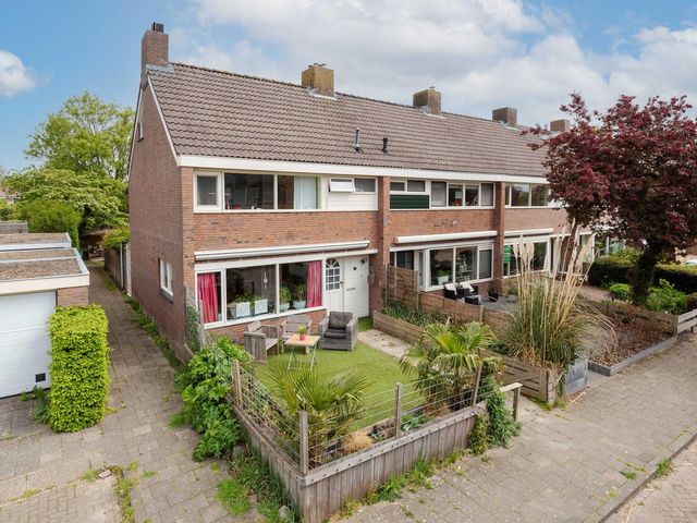 Leliestraat 1, Waarland