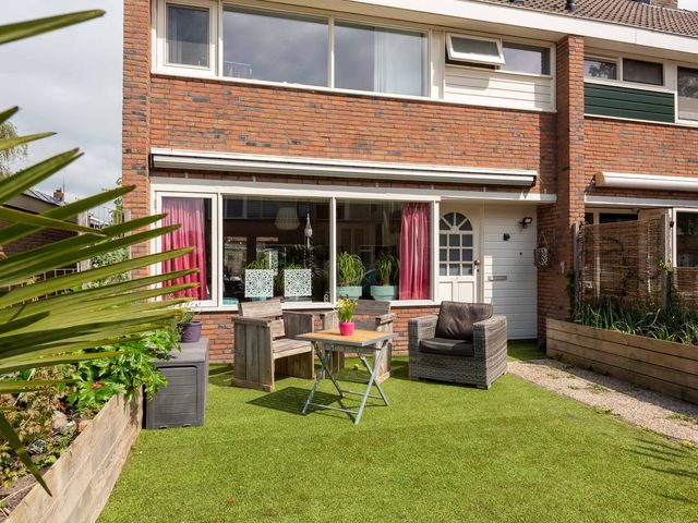 Leliestraat 1, Waarland