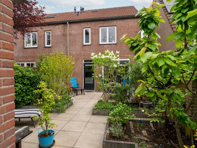 Lijster 24, Sprang-Capelle