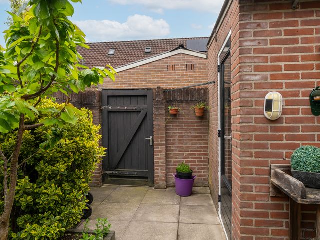 Lijster 24, Sprang-Capelle