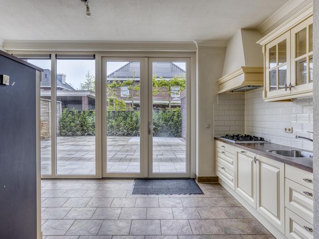 Den Oven 37, Geffen