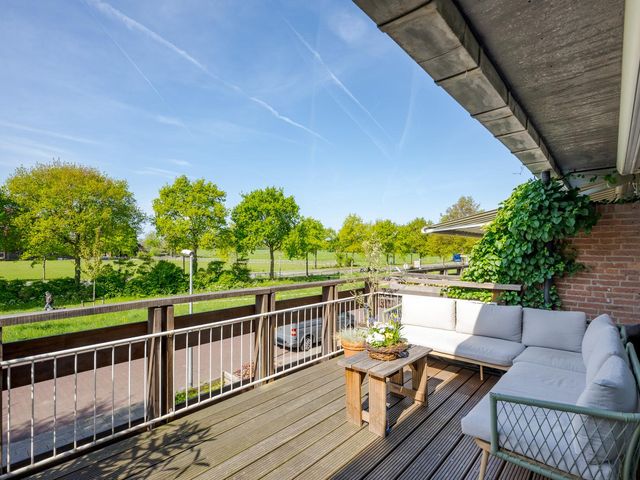 Papelaan-West 160, Voorschoten