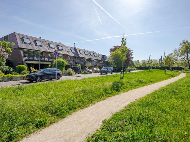 Papelaan-West 160, Voorschoten