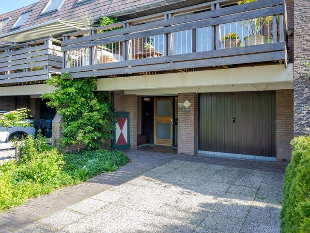 Papelaan-West 160, Voorschoten