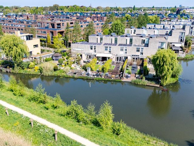 Ter Lips 99, Voorschoten