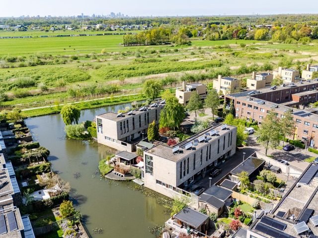 Ter Lips 99, Voorschoten