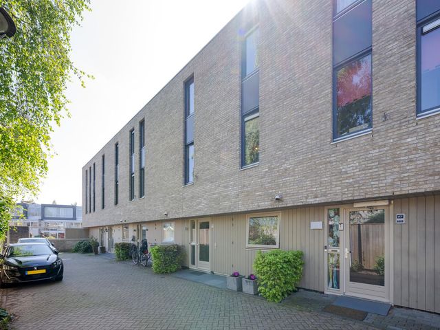 Ter Lips 99, Voorschoten
