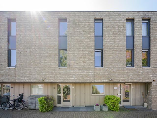 Ter Lips 99, Voorschoten
