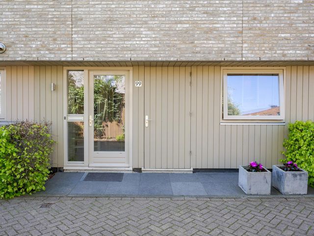 Ter Lips 99, Voorschoten