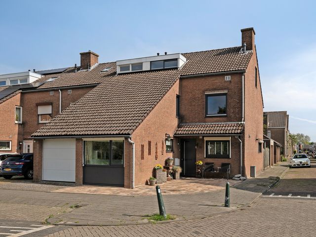 Zuideinde 18, Dinteloord