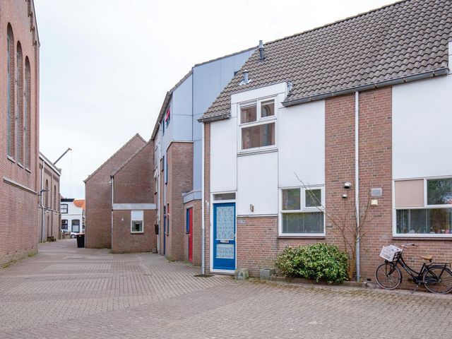 Pater Witteplein 15, Den Burg