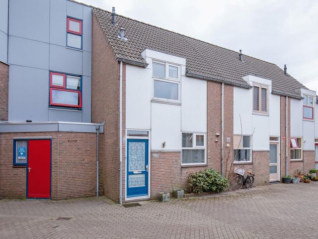 Pater Witteplein 15, Den Burg
