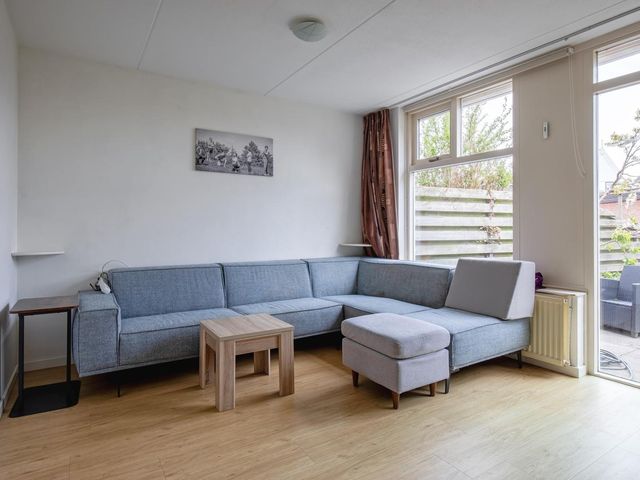 Pater Witteplein 15, Den Burg