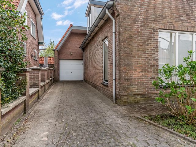 Kerkstraat 24, Zetten