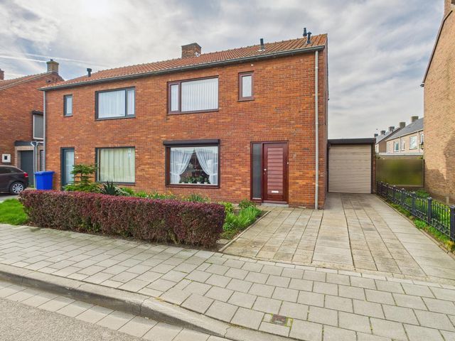 Bernhardstraat 25, Westdorpe