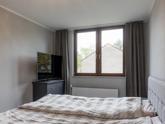 Hollandhof 83, Helmond