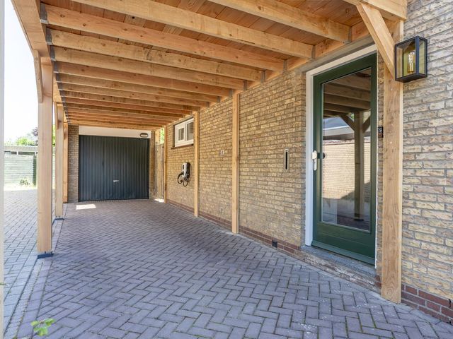 Burg. Paulssenstraat 12, Buchten