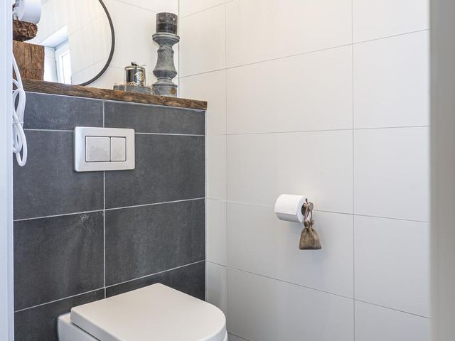 Burg. Paulssenstraat 12, Buchten