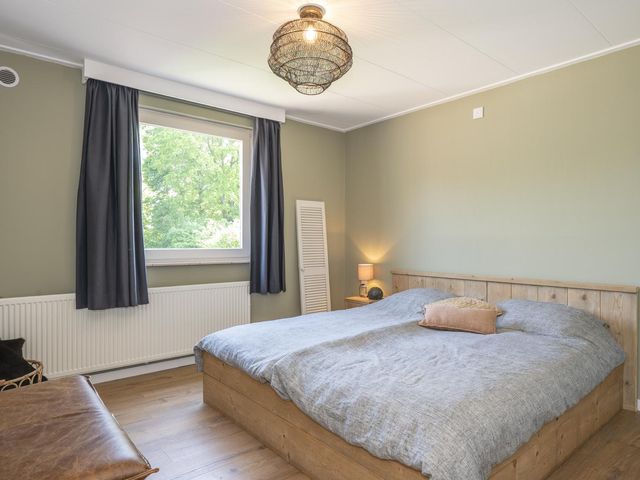 Burg. Paulssenstraat 12, Buchten