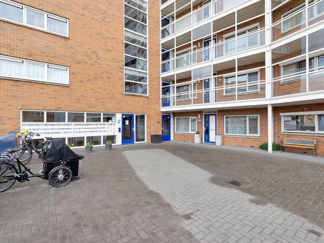 Palembangweg 8, Almere