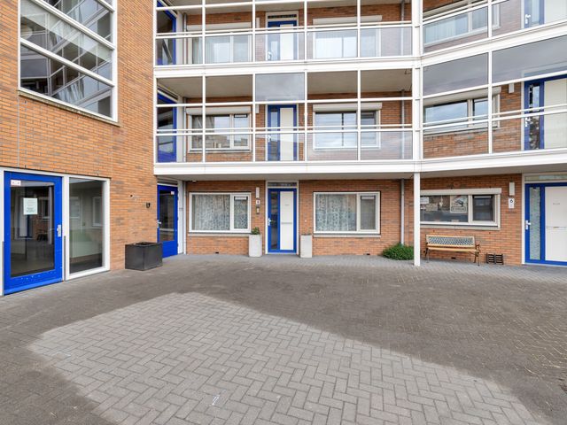Palembangweg 8, Almere