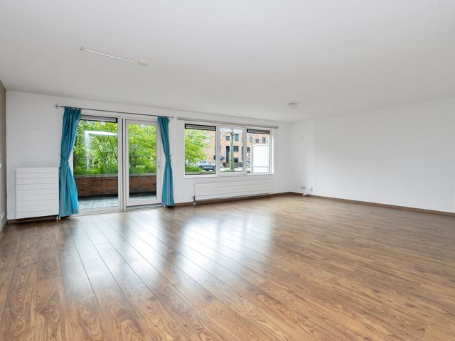 Palembangweg 8, Almere