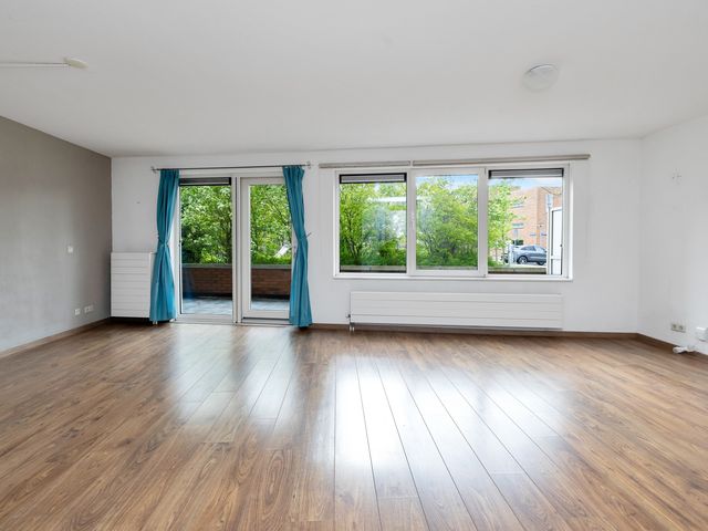 Palembangweg 8, Almere