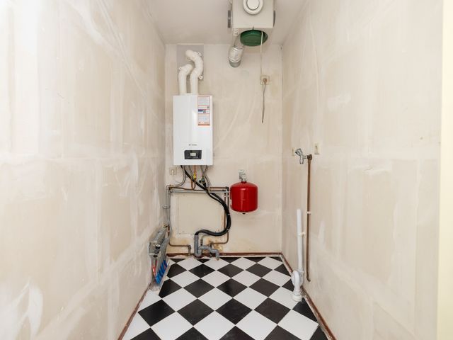 Palembangweg 8, Almere