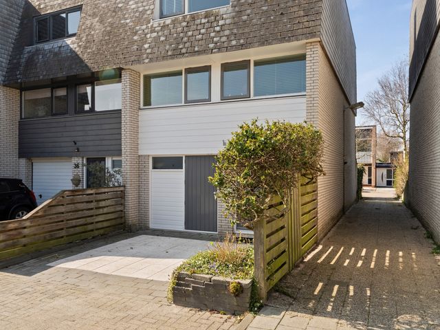 Meester J. Henderikxstraat 38, Julianadorp